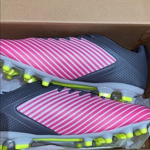 BRAVA Soccer Cleats Unisex